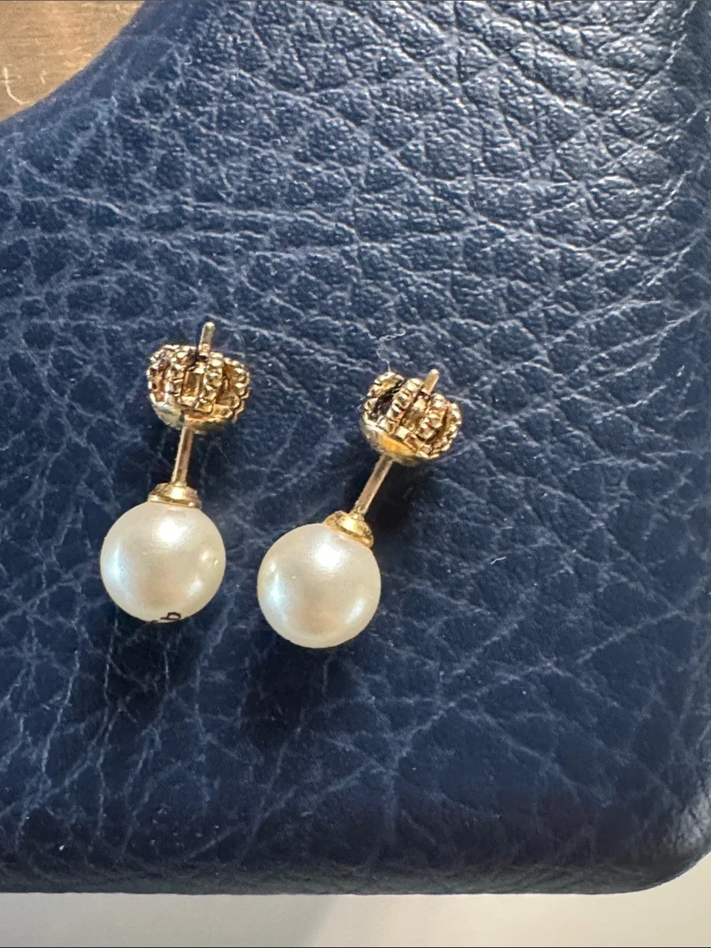Juicy Couture Pearl Logo Stud Earrings - Gold & Cream - Picture 2 of 4